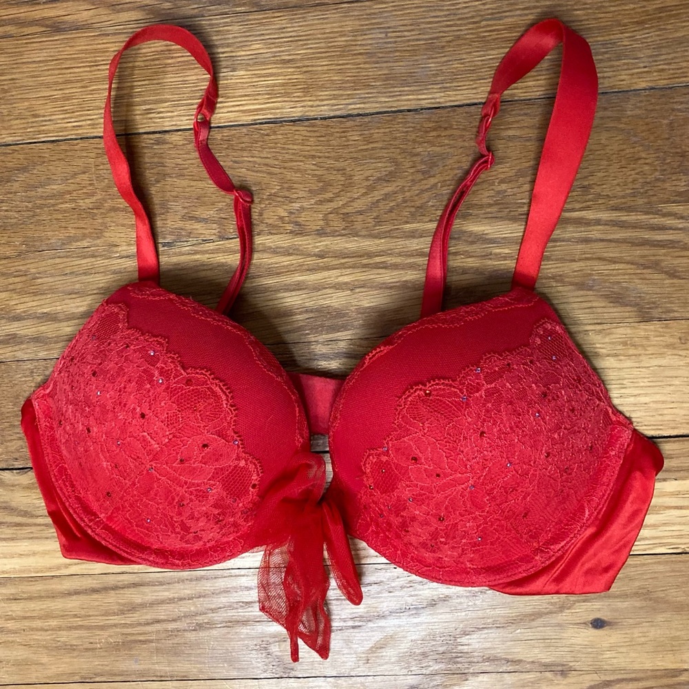 Red Victoria’s Secret Bombshell Bra 34B